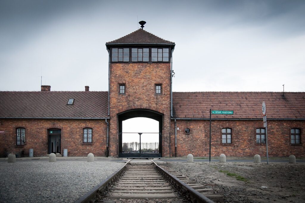 auschwitz, war camp, ww2-3485116.jpg